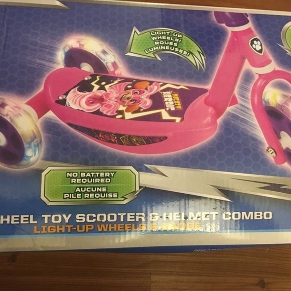 BRAND NEW sealed paw patrol Skye tri-wheel scooter & helmet combo - Picture 6 of 7